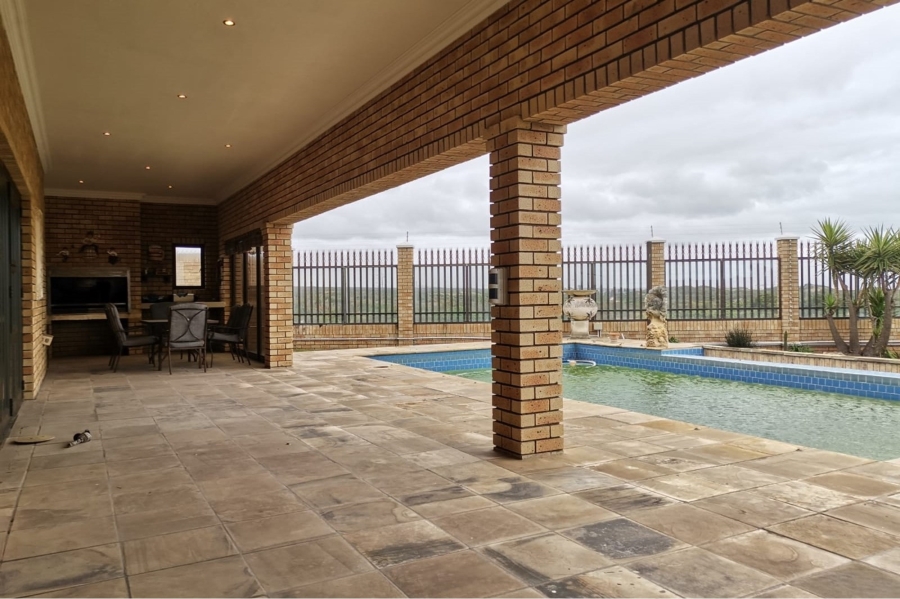 5 Bedroom Property for Sale in Bluewater Bay Eastern Cape